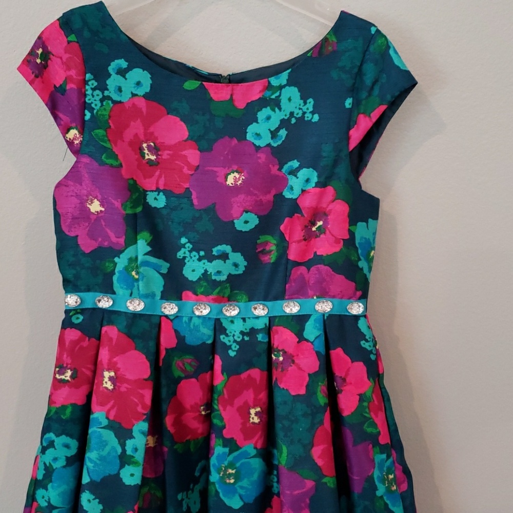 Beautiful Floral Dress - Picture 2 of 5